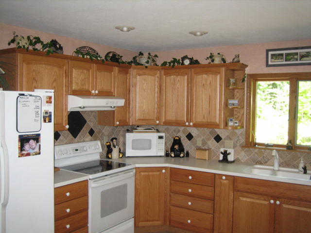 Oak Cabinets with Crown and Custom Backsplash and Faux Finish Paint